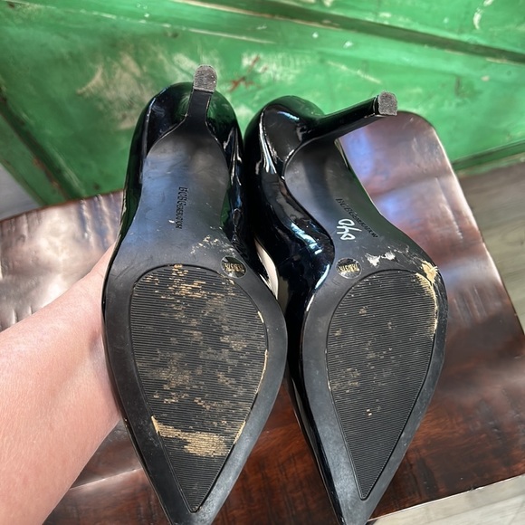 BCBG Generation Black and Winter White Patent Pumps size 7.5 - Picture 4 of 5